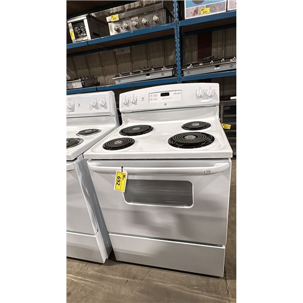 G.E APPLIANCES MODEL JCBS250DM4WW. 30" WHITE FREESTANDING ELECTRIC RANGE