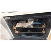 Image 4 : G.E APPLIANCES MODEL JCBS250DM4WW. 30" WHITE FREESTANDING ELECTRIC RANGE