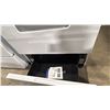 Image 5 : G.E APPLIANCES MODEL JCBS250DM4WW. 30" WHITE FREESTANDING ELECTRIC RANGE