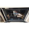 Image 4 : MOFFAT MODEL MCBS585DNWW. 30" WHITE FREESTANDING ELECTRIC RANGE WITH BLACK GLASS-CERAMIC SMOOTHTOP