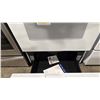 Image 5 : MOFFAT MODEL MCBS585DNWW. 30" WHITE FREESTANDING ELECTRIC RANGE WITH BLACK GLASS-CERAMIC SMOOTHTOP