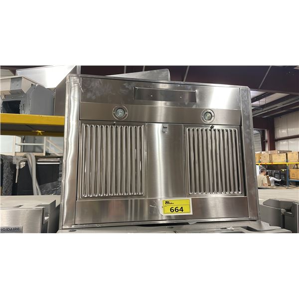 FABER MODEL DIAM30SS. STAINLESS STEEL 30" WALL MOUNTED RANGE HOOD