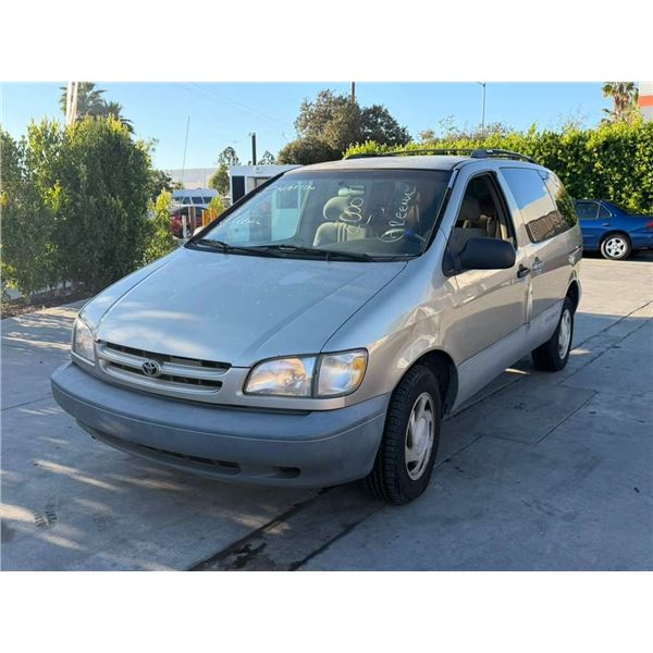 TOYT SIENNA 2000 T-DONATION