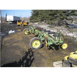 JD Planter, JD Model 71 flex planter 8 row 30" spacing fiberglass hoppers and markers