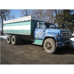 1974 Chevrolet, 1974 Chevrolet Model C-60 tag tandem with 20 ft box and hoist