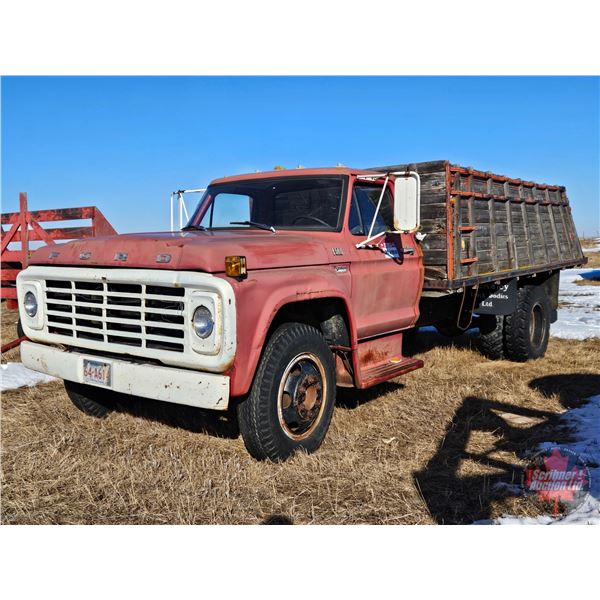 TRUCK : 1976 Ford F500 Grain Truck : Wood Box w/Hoist : Gas