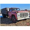 Image 4 : TRUCK : 1976 Ford F500 Grain Truck : Wood Box w/Hoist : Gas