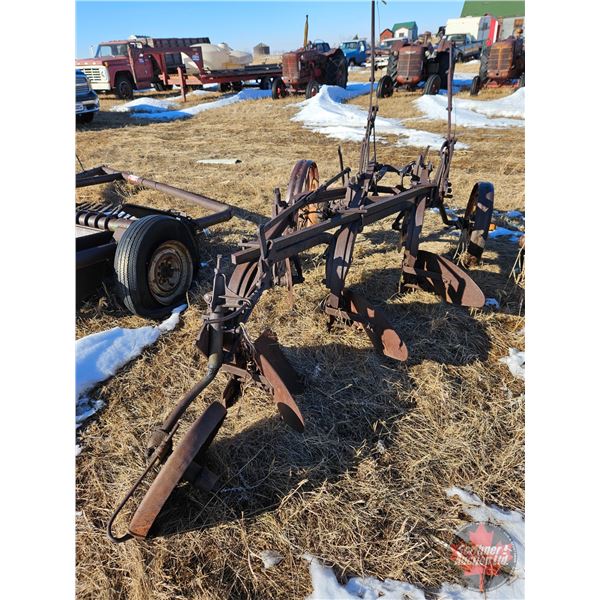 IHC 3-Bottom Plow