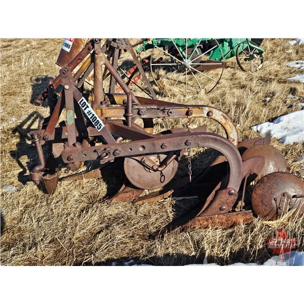 2 Bottom Plows : Ferguson (2)