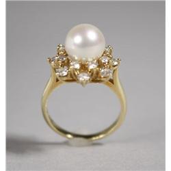 A Ladies 18 kt Yellow Gold, Akoya Pearl and Diamond Ring,