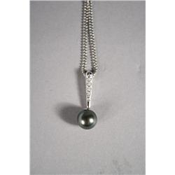 A Ladies 18 kt White Gold, Tahitian Black Pearl and Diamond Pendant Necklace,