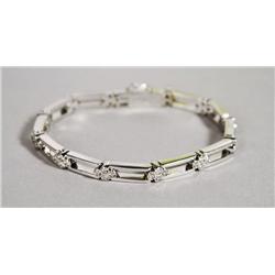 A Ladies 18 kt White Gold and Diamond Bracelet,
