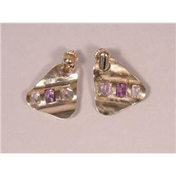A Pair of 14 kt Yellow Gold and Semi-precious Stone Earrings in Pink, Purple and Clear,