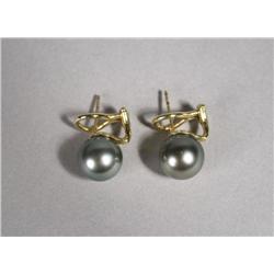 A Pair of Ladies 18 kt Yellow Gold, Tahitian Pearl Stud Earrings.
