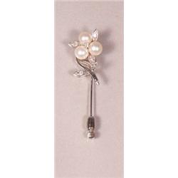 A 14 kt White Gold, Diamond and Pearl Stick Pin,
