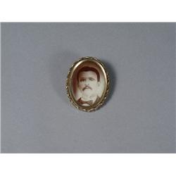 A Low kt Filled Portrait Pin.