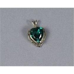 A 14 kt Yellow Gold and Green Beryl Pendant.