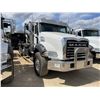 Image 4 : 2024 MACK GR64B Roll Off Truck