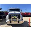 Image 2 : 2024 MACK GR64B Roll Off Truck