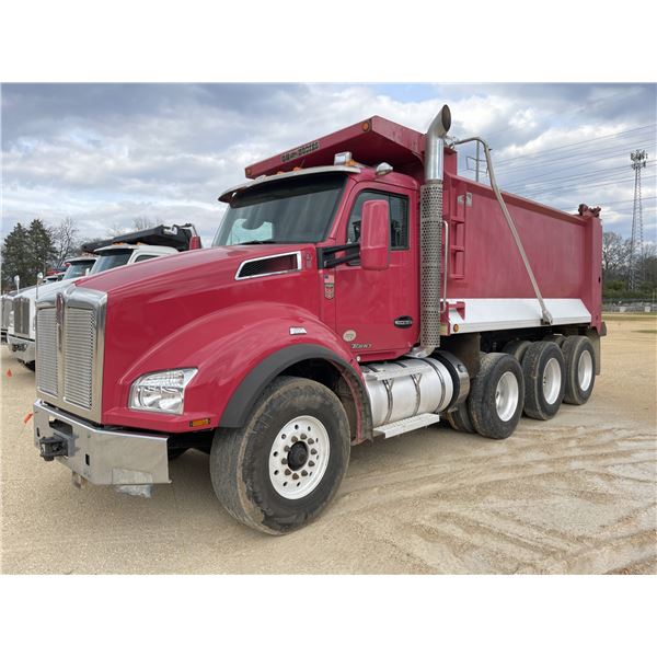 2020 KENWORTH T880 Dump Truck