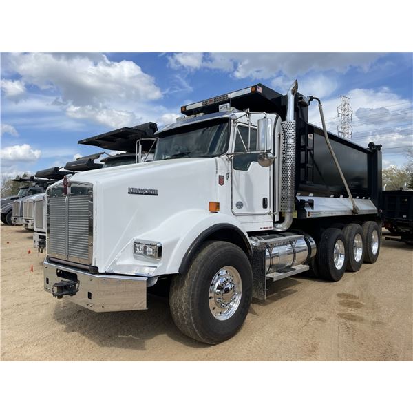 2020 KENWORTH T800 Dump Truck