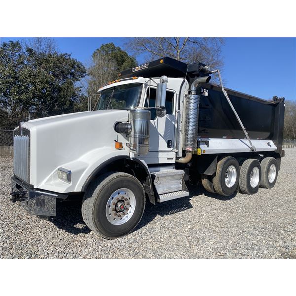 2016 KENWORTH T800 Dump Truck