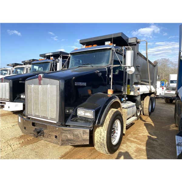 2018 KENWORTH T800 Dump Truck