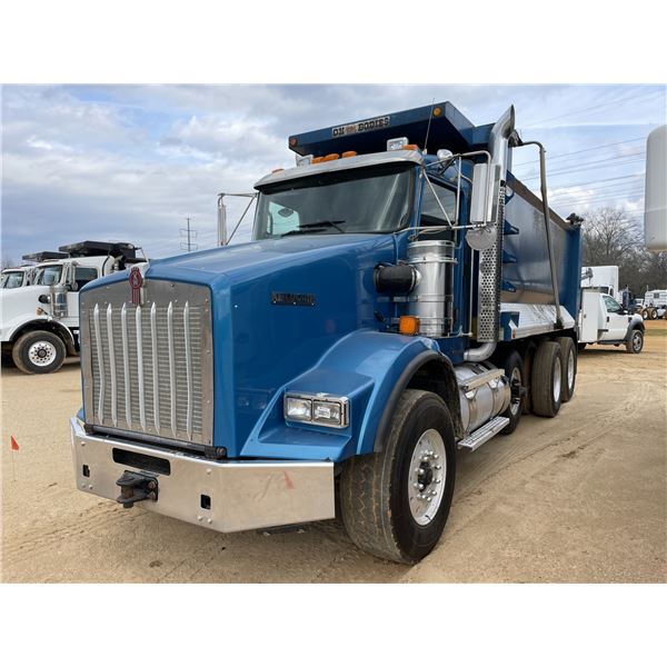 2017 KENWORTH T800 Dump Truck