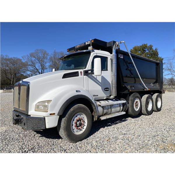2017 KENWORTH T880 Dump Truck