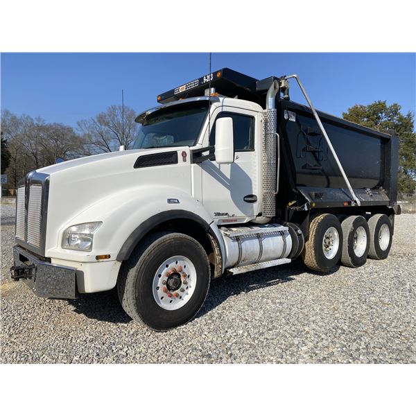 2017 KENWORTH T880 Dump Truck