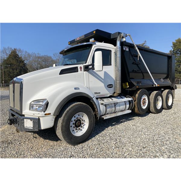 2017 KENWORTH T880 Dump Truck
