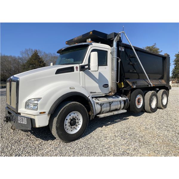 2017 KENWORTH T880 Dump Truck