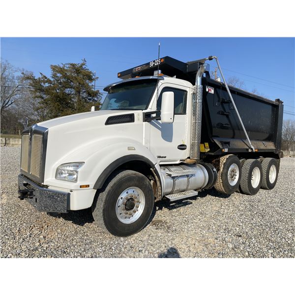 2017 KENWORTH T880 Dump Truck