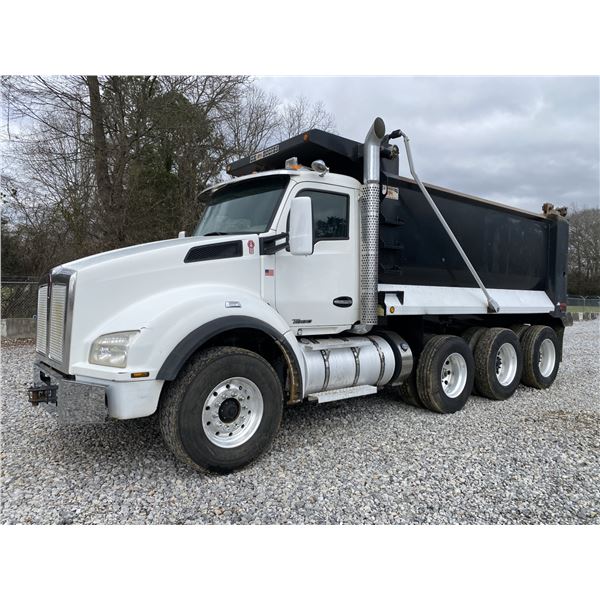 2017 KENWORTH T880 Dump Truck