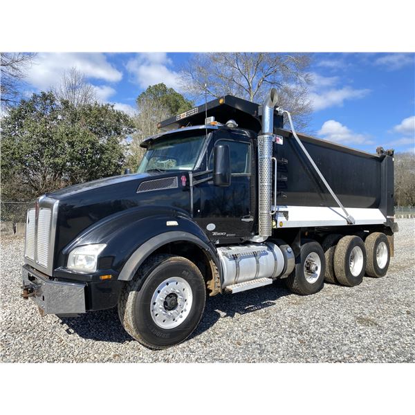 2017 KENWORTH T880 Dump Truck