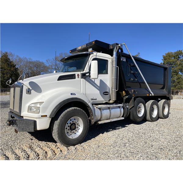 2017 KENWORTH T880 Dump Truck