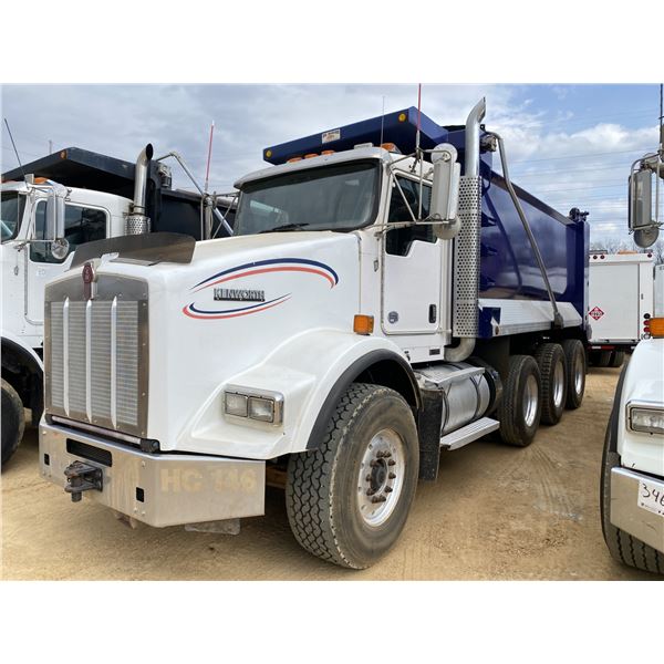 2015 KENWORTH T800 Dump Truck