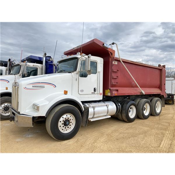 2018 KENWORTH T800 Dump Truck