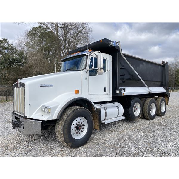 2011 KENWORTH T800 Dump Truck