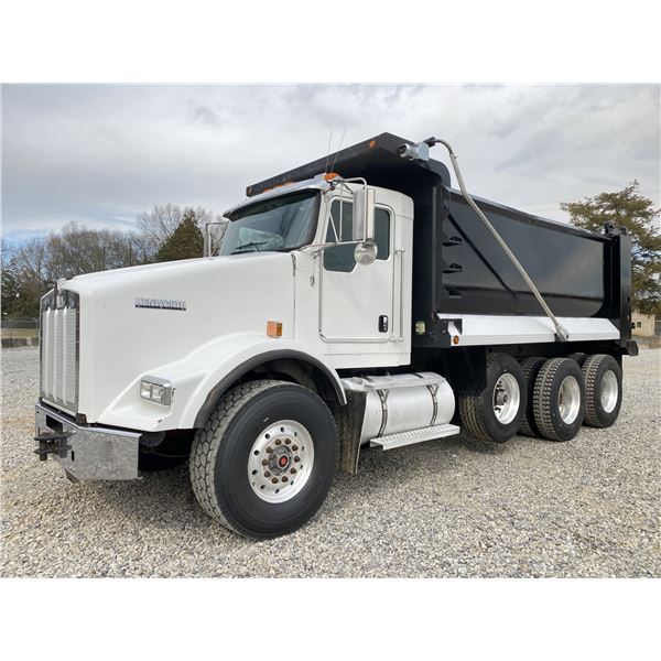 2011 KENWORTH T800 Dump Truck