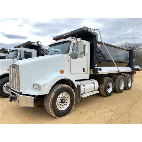 2010 KENWORTH T800 Dump Truck