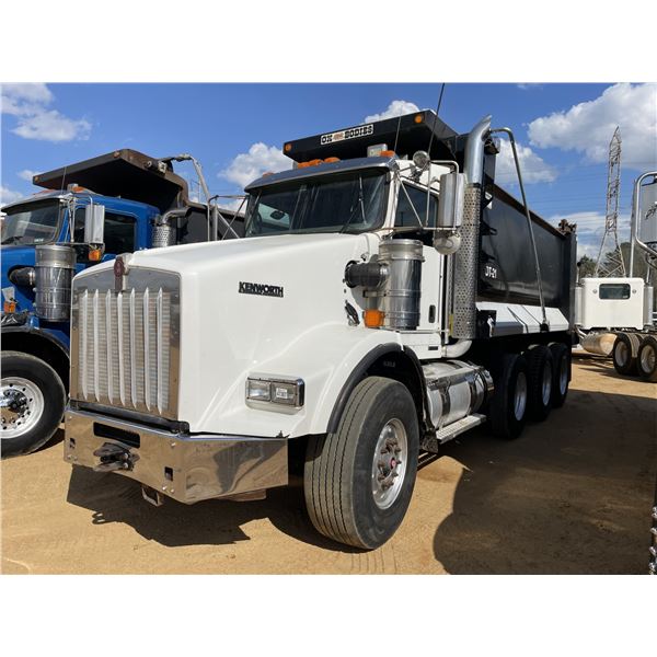 2016 KENWORTH T800 Dump Truck