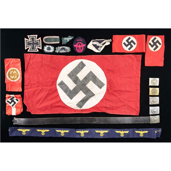 WWII GERMAN CLOTH AND BUCKLES.