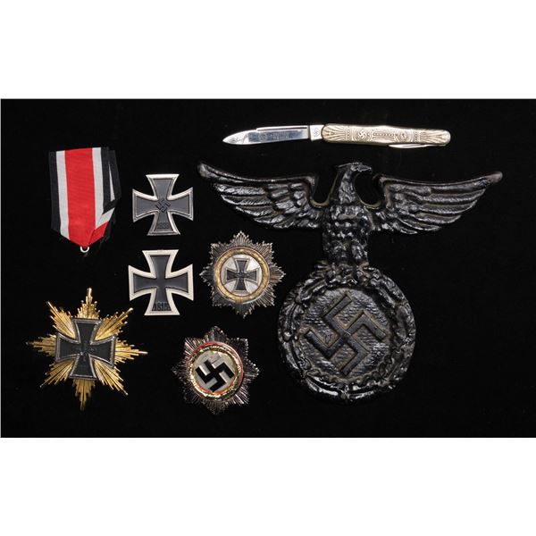 WWII STYLE GERMAN MILITARIA & A LATE GERMAN CROSS.