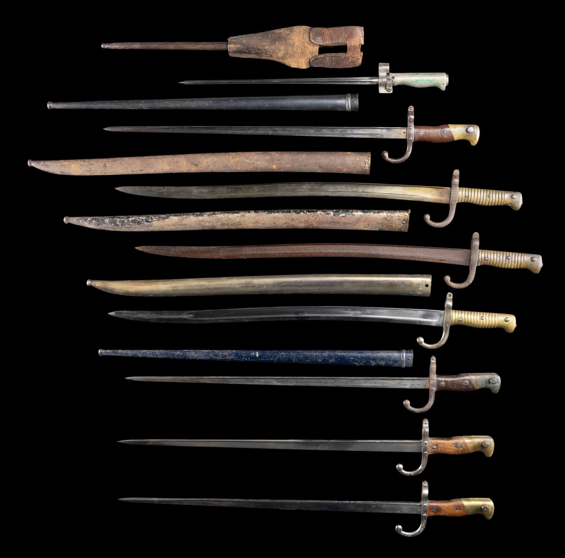 Bayonet Roma LOT OF 8 FRENCH BAYONETS. - Poulin Auctions