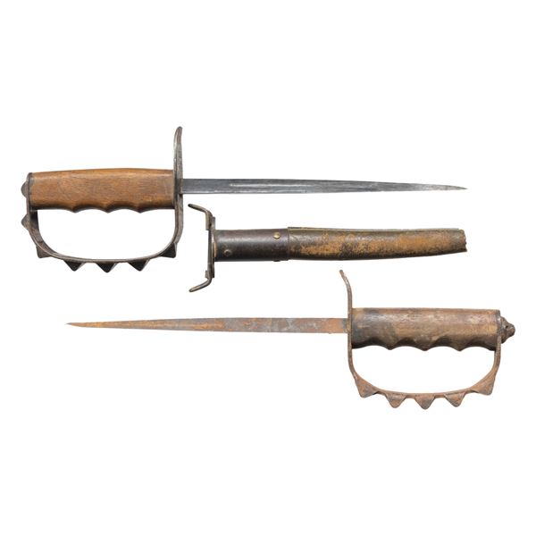 LOT OF TWO US M1917 TRENCH KNIVES.