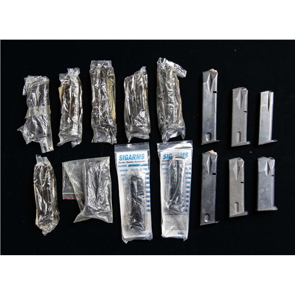 LOT OF ASSORTED PISTOL MAGAZINES.