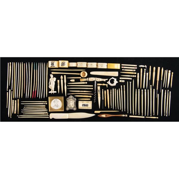 LARGE GROUP OF VINTAGE IVORY & BONE ITEMS.