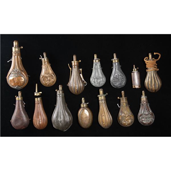 FOURTEEN DECORATED HUNTING POWDER FLASKS.