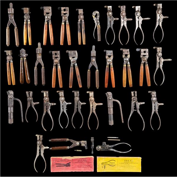31 PRIMARILY LYMAN RELOADING TOOLS & BULLET MOLDS.